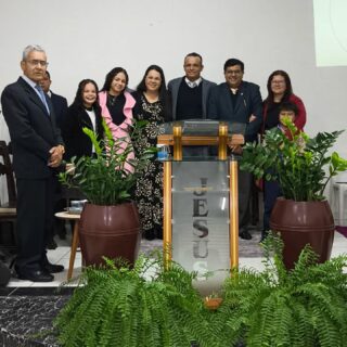 AD BELÉM PINDA PASIN

Nossa gratidão ao Dirigente Cláudio e esposa Samira pelo tempo dedicado a esta obra.

Nossas boas vindas ao Dirigente Edmilson e esposa Aline.

Agradecemos ao Pastor Valter Braga por nos representar neste ato.

Também se fez presente o Presbítero Vinicio Trigo Representando o Vereador Marco Mayor.