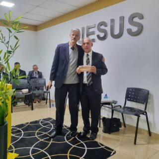 CELEBRAMOS hoje o aniversário do Dirigente José Antônio Gonçalves ao lado da esposa Luciana

11/06/2026
AD BELÉM PINDA SHANGRILÁ 

PROVÉRBIOS 21.21
Saúde e Paz
Parabéns!

Agradecemos também ao Pastor Sebastião Marcolino nos representar neste ato.

Estiveram ainda presentes o Assessor Legislativo Ev Moisés Oliveira representando o Vereador Pastor Marco Mayor além de outros convidados.

Pastor Euclides Vaz Junior e irmã Licinha