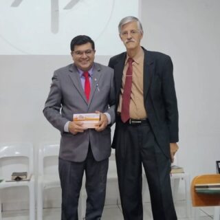 CELEBRAMOS HOJE o aniversário do Dirigente Cláudio de Oliveira Santos ao lado da esposa Samira.

04/06/2026
AD BELÉM PINDA PASIN

PROVÉRBIOS 21.21
Saúde e Paz 
Parabéns 

Agradecemos ao Pastor Sebastião Marcolino por nos representar neste ato.

Também registramos a presença do Assessor Legislativo Ev Gessé Jr representando o Vereador Pastor Marco Mayor.

Pastor Euclides Vaz e irmã Licinha