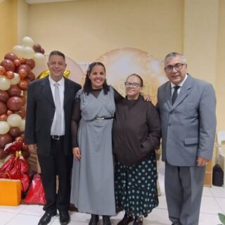 CELEBRAMOS HOJE o aniversário do Dirigente Gilberto Barros Uchoa Junior ao lado da esposa Aline

28/07/2026
AD BELÉM PINDA 
SANTO ANTÔNIO DO PINHAL

PROVÉRBIOS 21.21
Saúde e paz 
Parabéns 

Compareceu também o Assessor Legislativo Evangelista Gessé Jr, representando neste ato o Vereador Marco Mayor, Presidente da Câmara de Pindamonhangaba.

Representando o Dirigente da AD BELÉM PINDA CAMPOS DO JORDÃO esteve o Pastor Valtenir.

Noite abençoada!!!

Pastor Euclides Vaz Junior e irmã Licinha